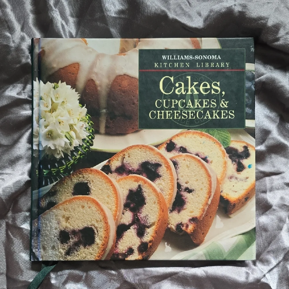 Williams Sonoma Kitchen Library: Cakes, Cupcakes & Cheesecakes - Black and Green